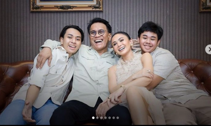 Yuni Shara  Unggah  Foto Bersama Mantan Suami,13 Tahun Bercerai Masih Kompak