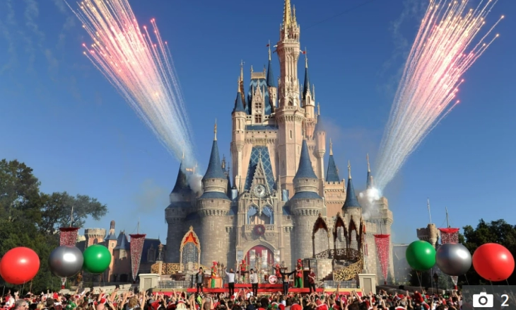 Cara Cerdas Disney Hentikan Kerumunan Orang di Taman Hiburan