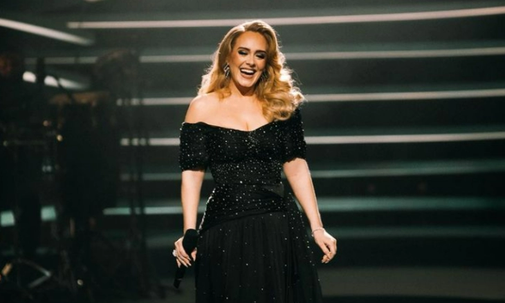 Turunkan Berat Badan 7 Kilogram, Adele Tampil dengan Pinggang Ramping 