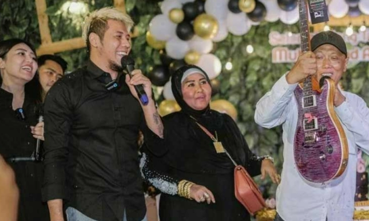 Ibu Via Valen Disindir, Netizen: Rosida Kek Toko Emas Berjalan