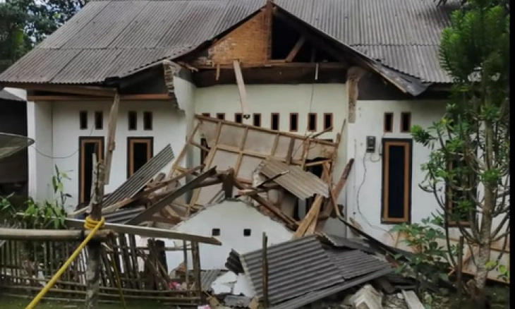 Banten Diguncang Gempa Berkekuatan 6,7 Magnitudo Rumah Warga Rusak Parah