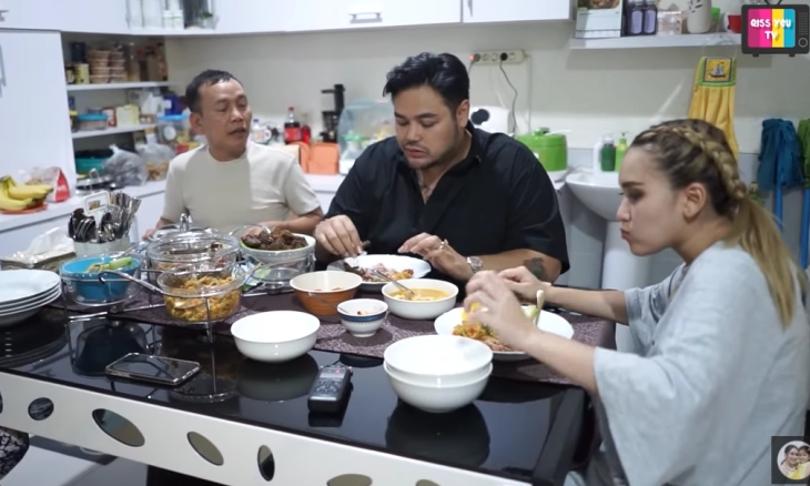 Ayah Rozak Sambut Calon Mantu, Ivan Gunawan Direstui Menikahi Ayu Ting Ting