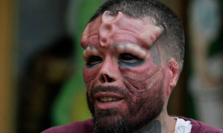 Seniman Tato yang Potong Hidung dan Bertanduk Ternyata Penjahat di Film Marvel 