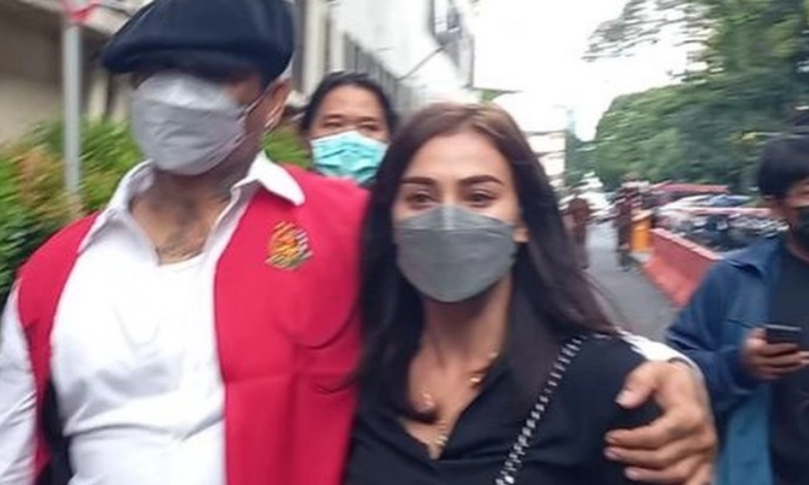 Jerinx SID Jalani Sidang Putusan Hari Ini, Ditemani Istri Nora Alexandra