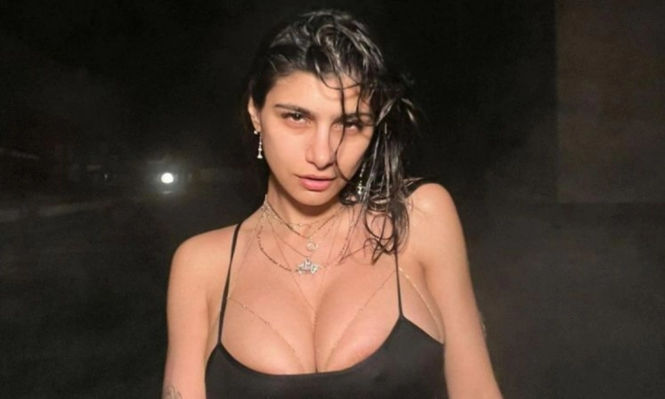 Bintang Porno Mia Khalifa Intruksikan Buat Bom Molotov Bagi Warga Ukraina 