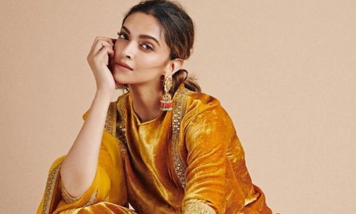 Aktris Deepika Padukone Pernah Diminta Implan Payudara di Usia 18 Tahun