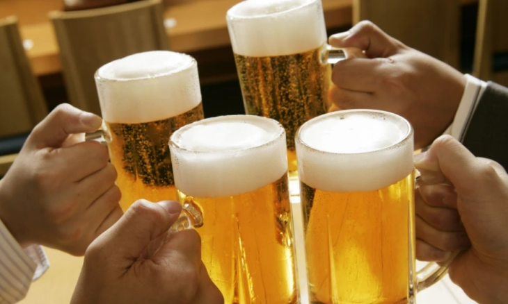 Para ilmuwan: Minum Dua Bir Sehari dapat  Menuakan Otak Hingga 10 Tahun