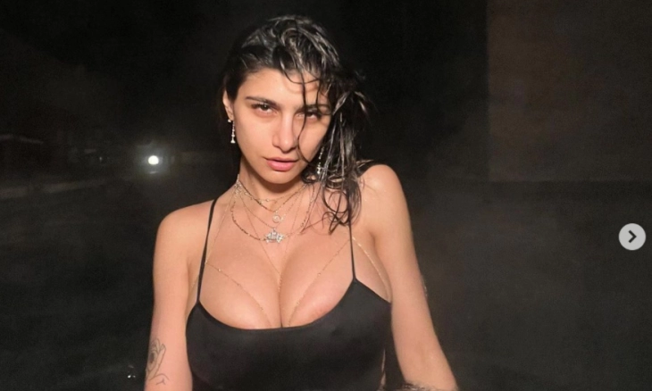 Mantan Bintang Porno, Mia Khalifa Kunjungi Inggris Dibayangi Ancaman Pembunuh Bayaran 