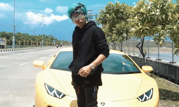 Atta Halilintar Datangi Bareskrim Polri, Bawa Tas Pemberian Tersangka Doni Salmanan