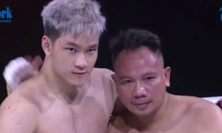 Vicky Prasetyo Nyatakan Kalah, Dua Kali Jatuh Dihajar Azka Corbuzier di Ring Tinju