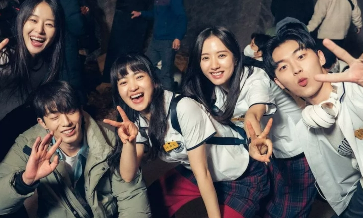 Mengintip Persahabatan Pemeran “Twenty Five, Twenty One” di Balik Layar