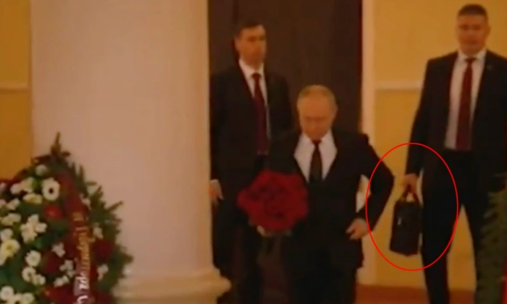 Vladimir Putin Paranoid, Tas Rahasia Rusia yang Dibawa Pengawal Isyaratkan Perang Nuklir 