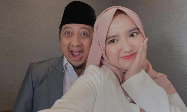 Viral, Wirda Mansur Pamer Segepok Uang Buat THR, Netizen: Bapak Lagi Butuh Duit 