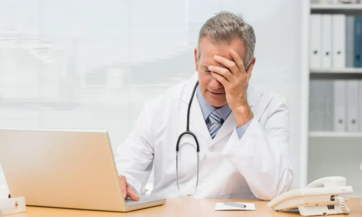 Apa kabar, dok? Sepertiga dari Dokter Berencana Berhenti Kerja Gegara Stres 