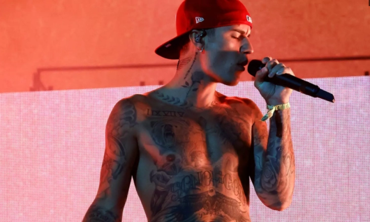 Justin Bieber Telanjang Dada di Penampilan Coachella 2022 