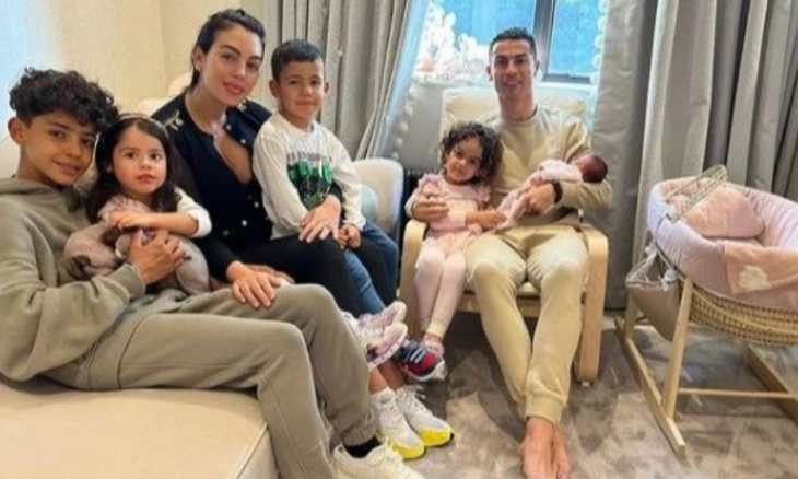 Cristiano Ronaldo dan Georgina Rodriguez Posting Foto Bayi Perempuan Usai Berduka