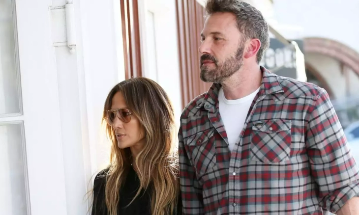 Ben Affleck dan Jennifer Lopez Gandengan Tangan Saat Makan Siang di Los Angeles