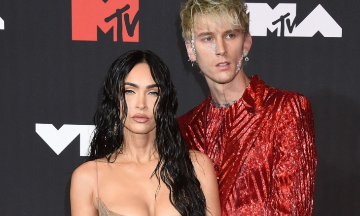 Megan Fox Hindari Anggur Merah, Tapi Menyukai Setetes Darah Tunangannya, Ini Alasannya