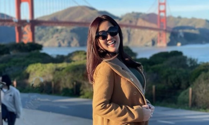 Tante Ernie Tunjukkan Rumahnya di Beverly Hills