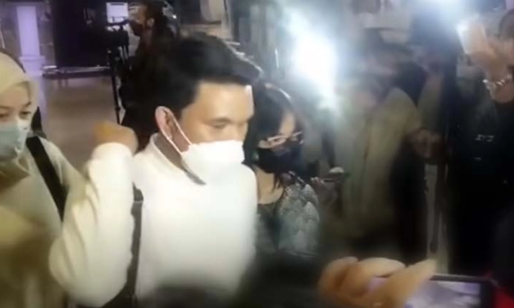 Fuji Anter Thariq Halilintar ke Bandara, Sudah Pacaran?