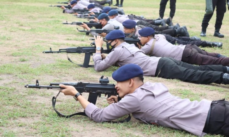 Sat Brimob Polda Banten Latihan Penguasaan Senjata Api dan Menembak