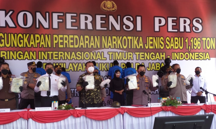 Kapolri Beri Penghargaan kepada Anggota yang Ungkap Kasus Narkoba