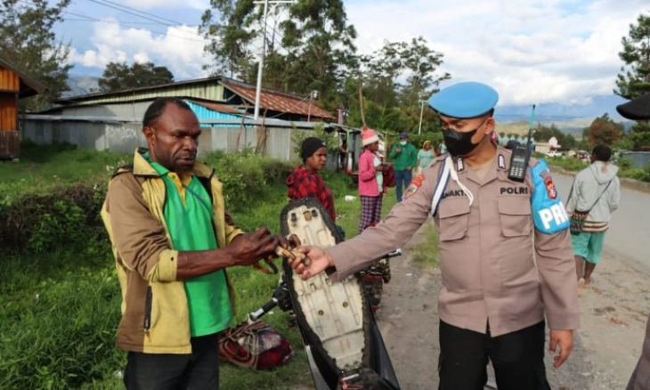 Razia di Tiga Titik, Polres Jayawijaya Sita Amunisi Senjata Api dan Puluhan Senjata Tajam