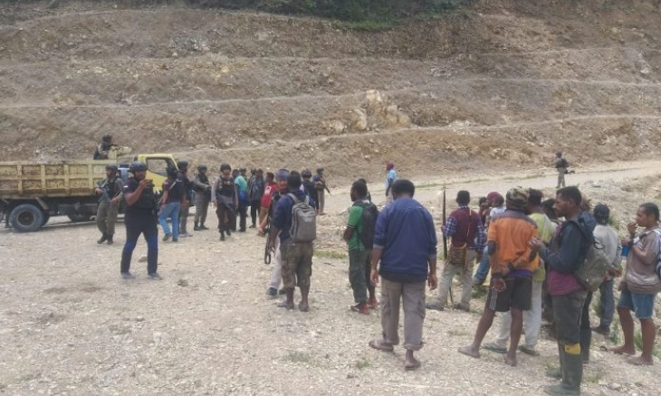 KKB Bakar Alat Berat, 10 Pekerja Jalan di Pegunungan Bintang Papua Berhasil Dievakuasi