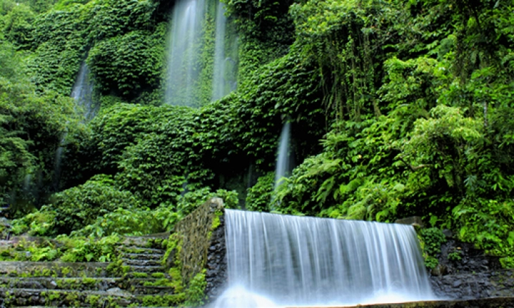 Pemandangan Super Menawan di Air Terjun Kelambu 