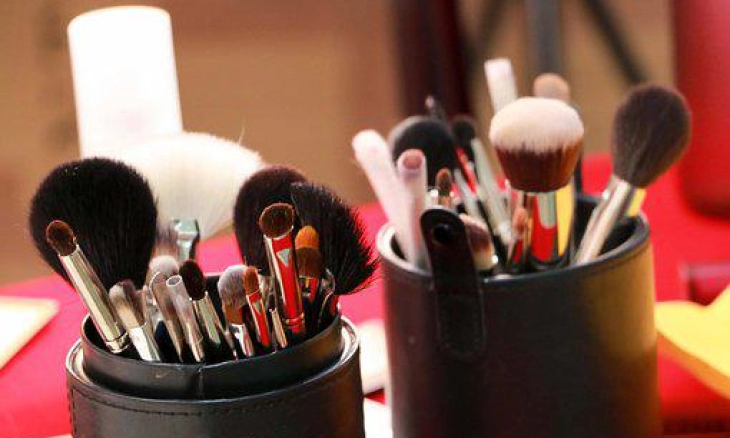 Bersihkan Alat Make Up Biar Gak Jerawatan