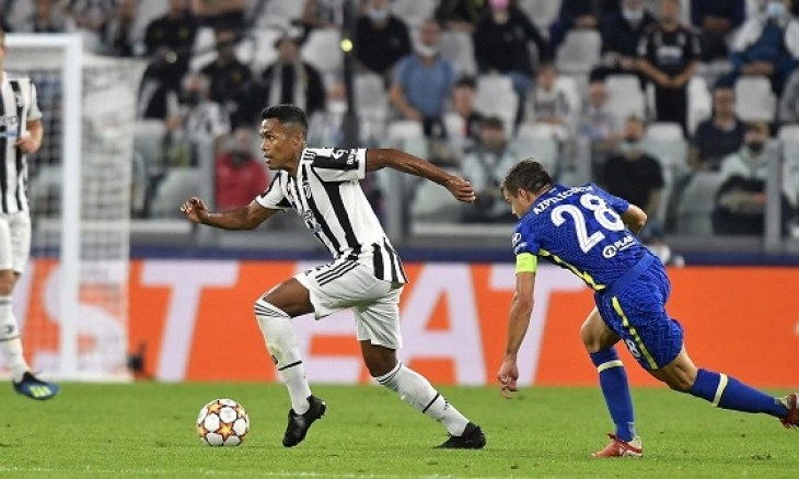 Chelsea Tanya-tanya Soal Alex Sandro ke Juventus