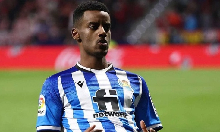 Arsenal Kangkangi Barca dalam Perebutan Alexander Isak