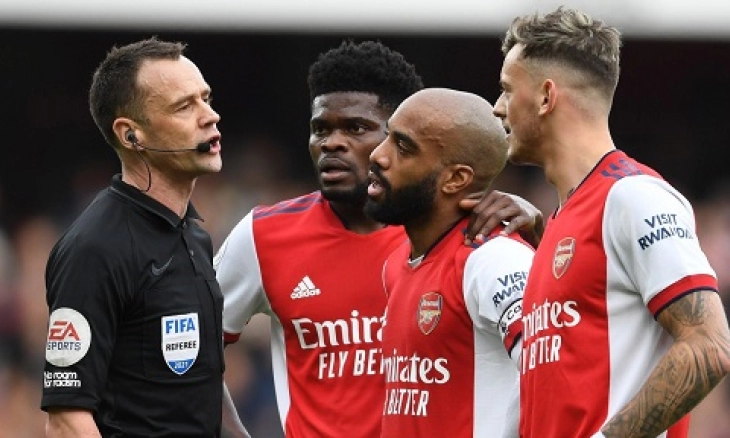 Lyon Gagal Bawa Pulang Lacazette