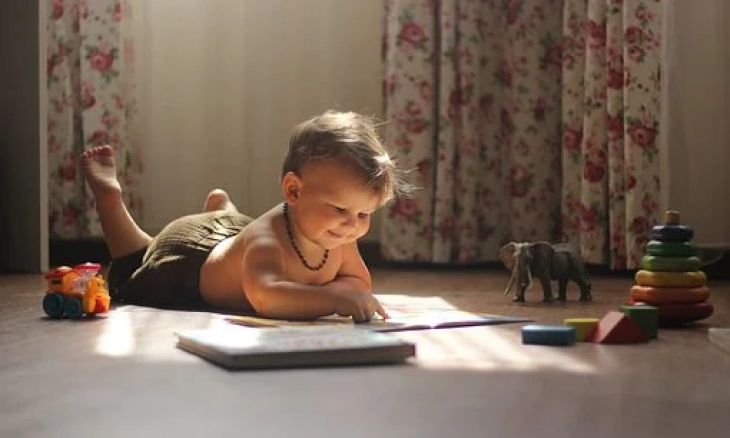 Lima Cara Alihkan Perhatian Anak dari Gadget