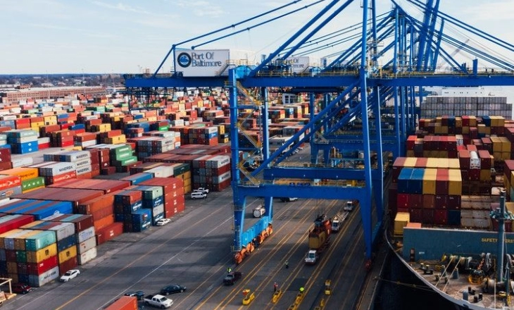 Ekonomi Dunia Seret, Neraca Dagang Juli Diramal Tetap Surplus 