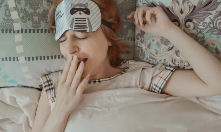 Saat Asam Lambung Tiba-tiba Naik, Coba Posisi Tidur Ini