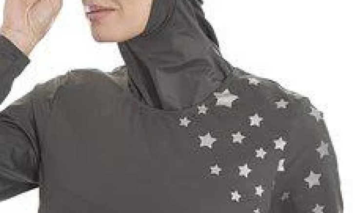 Memilih Baju Renang Hijab