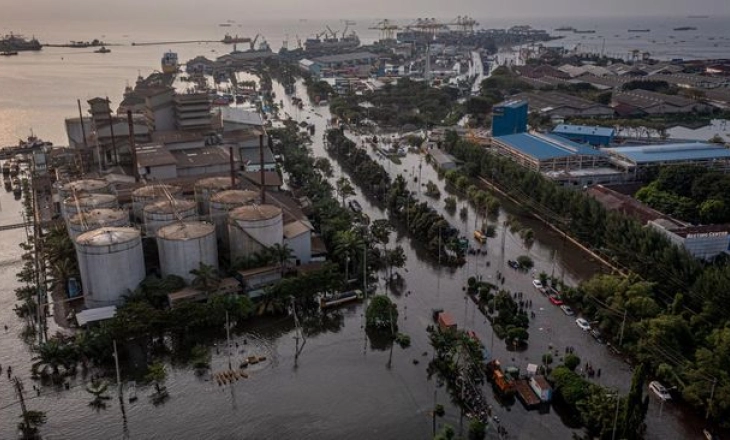 Pelabuhan Tanjung Emas Semarang Masih Terendam