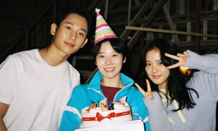 Jisoo BLACKPINK dan Jung Hae Mengenang Kim Mi Soo yang Meninggal Secara Tiba-tiba