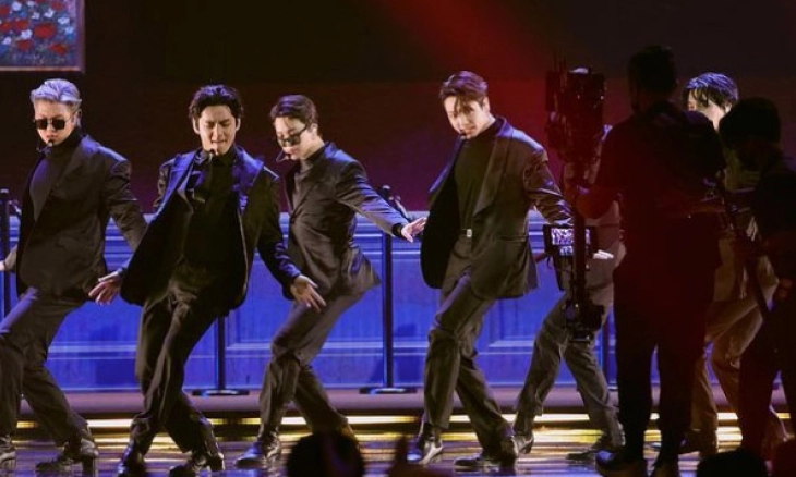 BTS Beragaya James Bond Saat Musik Itu Dimainkan