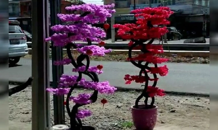 Jelang Imlek, Perajin Bunga Sakura di Pontianak Banjir Orderan