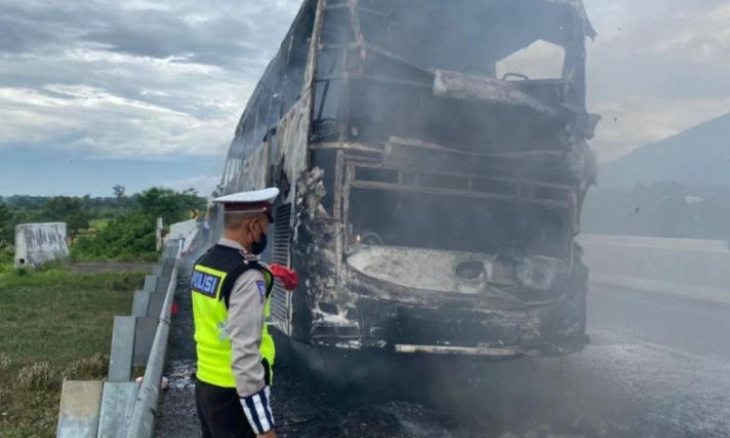 Tol Pandaan Malang  Dibuka Kembali Usai Ditutup Akibat Bus Terbakar