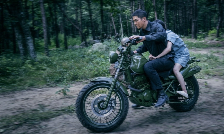 Aksi Penuh Darah Joo Won di Film Netflix 