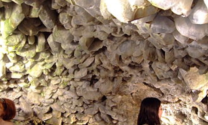 Crystal Cave yang Luar Biasa Berkilau