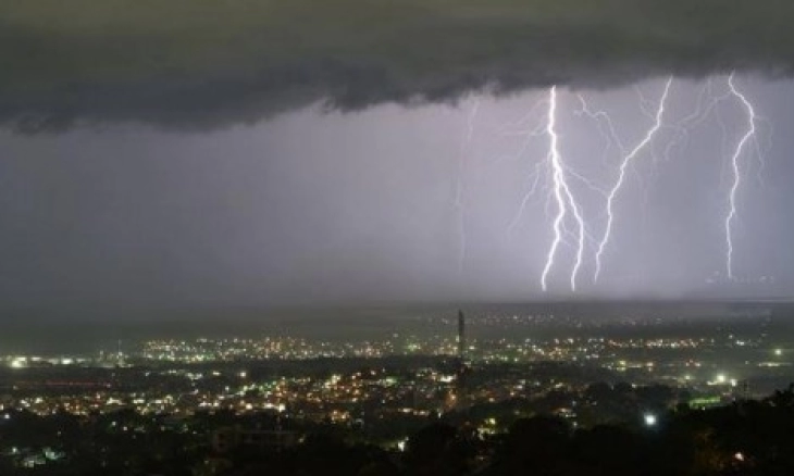 BMKG Prediksi Cuaca Ekstrim di 30 Wilayah di Indonesia