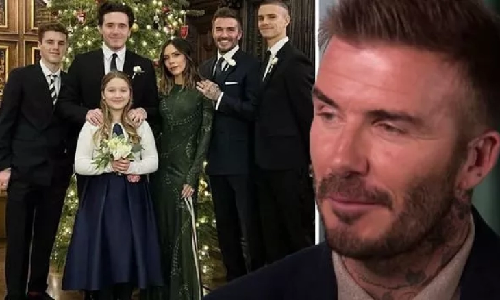Ucapkan Selamat Natal dan Pamer Foto Keluarga, David Beckham Berdiri Jinjit 