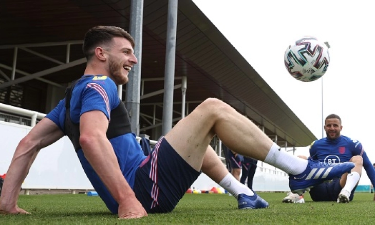 Banyak Peminat, Declan Rice Malah Ingin Lebih Lama di West Ham