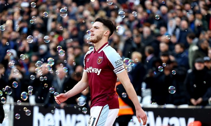 Buru Declan Rice, MU Siapkan Dana Rp1,9 Triliun