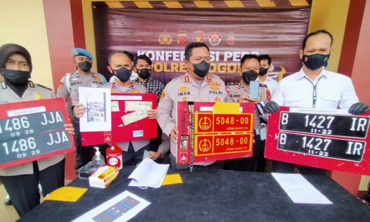 Ngaku Anggota Densus 88, Pakai Strobo, Pelat Dinas Polri Palsu dan Lawan Arus 