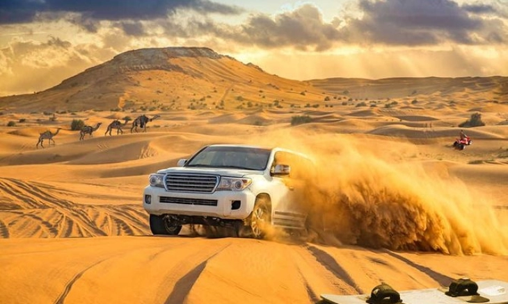 Jangan Lewatkan Desert Safari Dubai dan Luxury Yacht Cruise